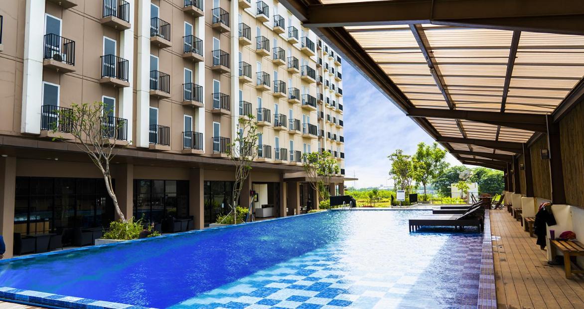 Azalea Suites Cikarang By Jayakarta Group Exterior photo