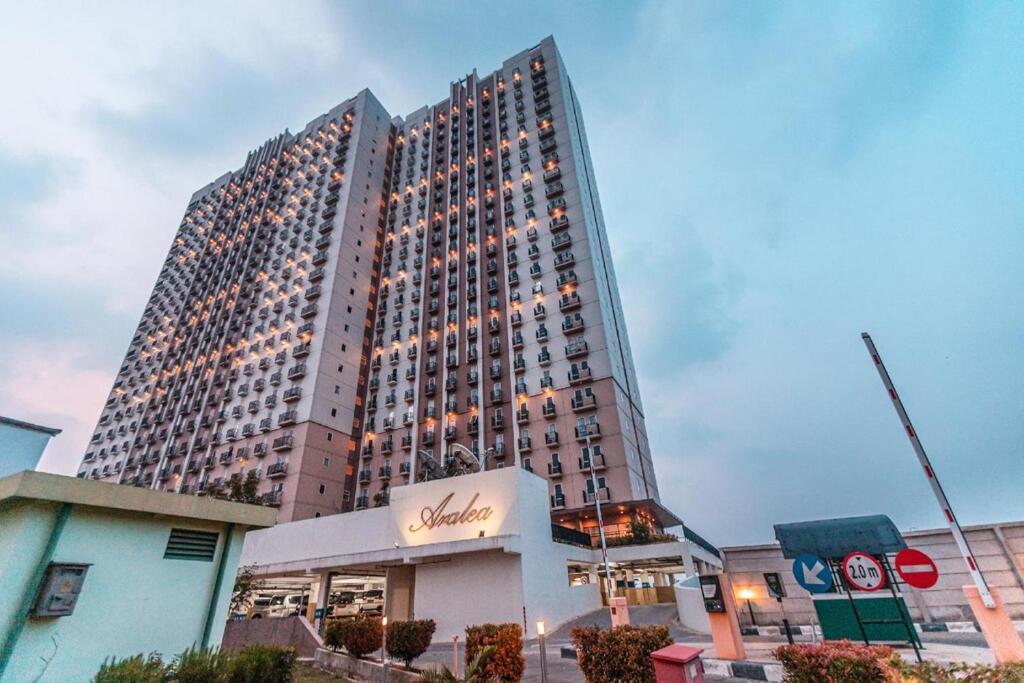 Azalea Suites Cikarang By Jayakarta Group Bekasi Exterior photo